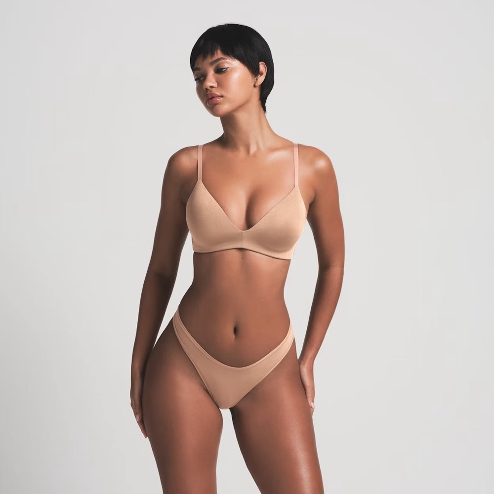 NEW - SKIMS Wireless Form T-Shirt DEMI Bra